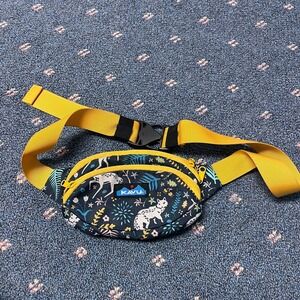 KAVU Canvas Spectator Belt Bag Hip Fanny Pack Woodsy Deer Fox Running‎ Outdoor